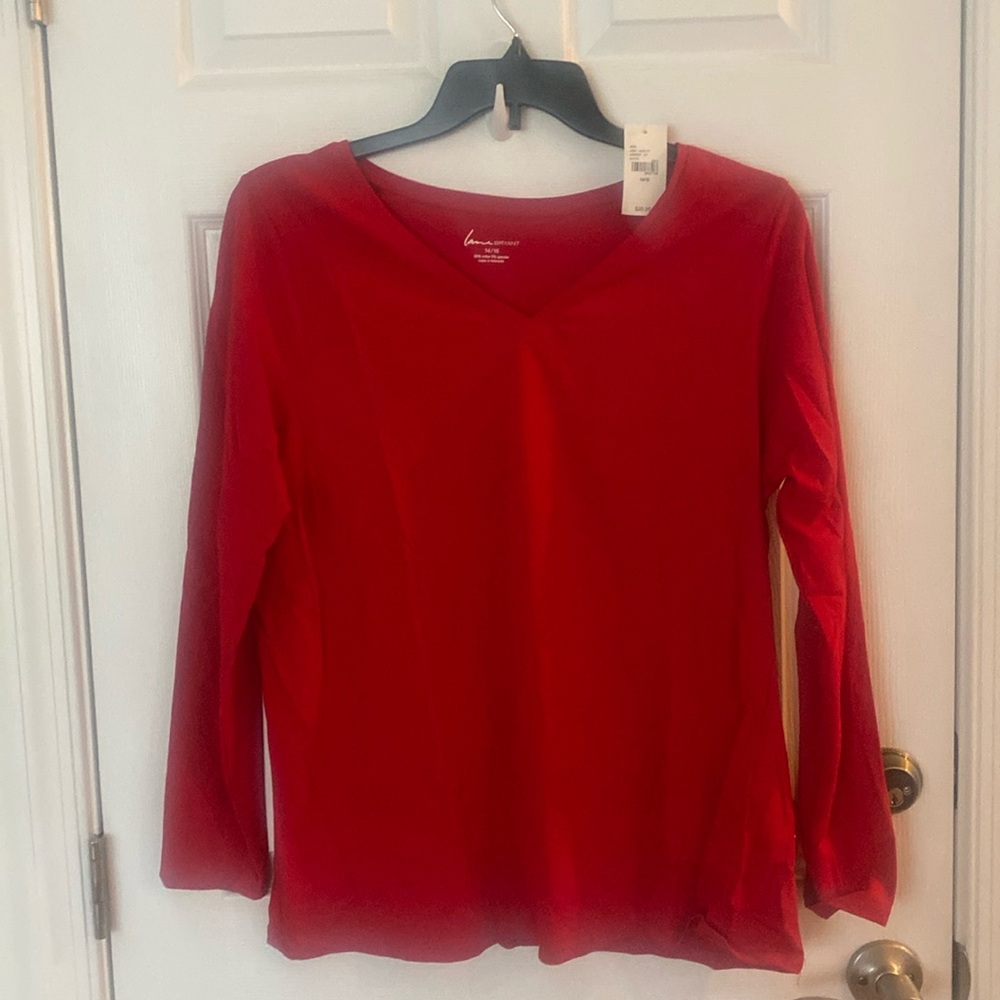 V-neck long sleeve T-shirt